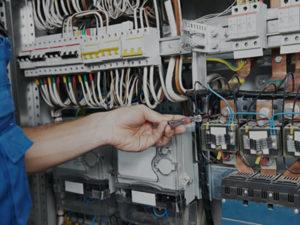 Робота для електрика на виробництві в Латвії